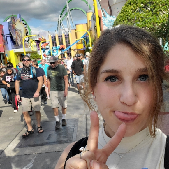 Meet your Posher, Aliza - Picture 2 of 2